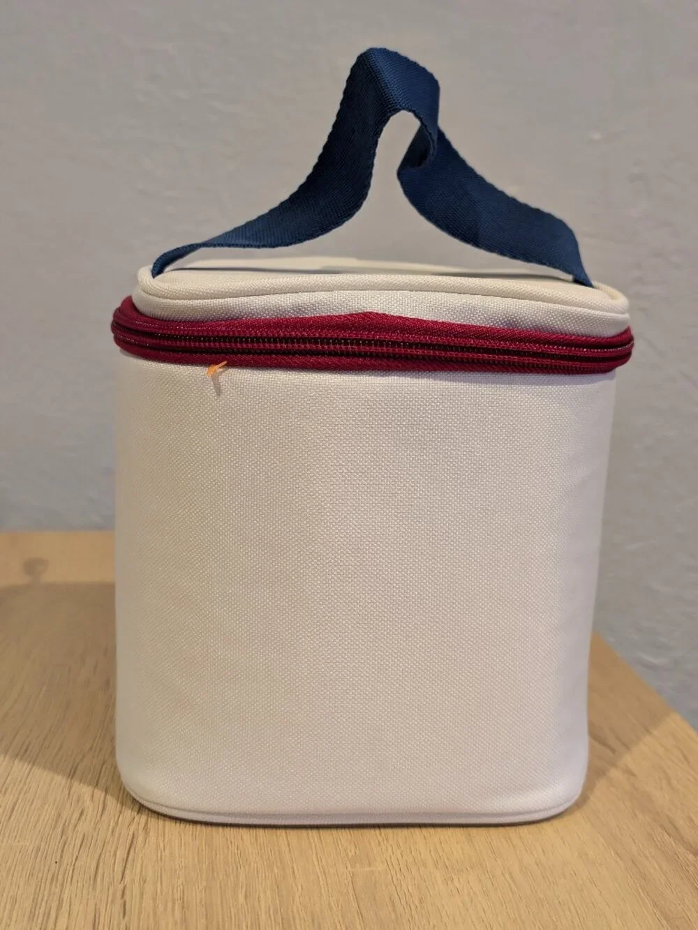 NWOT Embark Upright Lunch Bag - Cream & Navy Blue